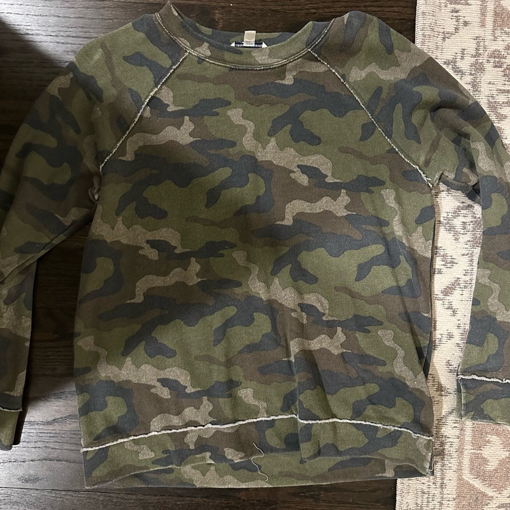 American Eagle Camo Sweatshirt Medium